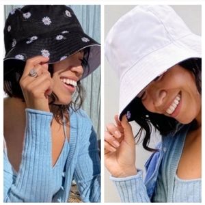 Alice + Olivia Reversible Daisy Bucket Hat New